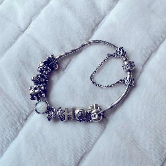 Beautiful Pandora charm bracelet - Picture 2 of 2